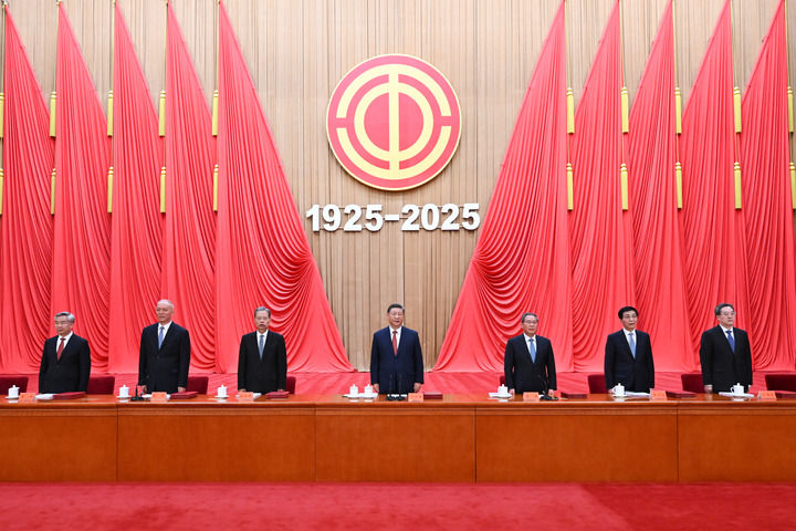 庆祝中华全国总工会成立100周年暨全国劳动模范和先进工作者表彰大会隆重举行 习近平发表重要讲话