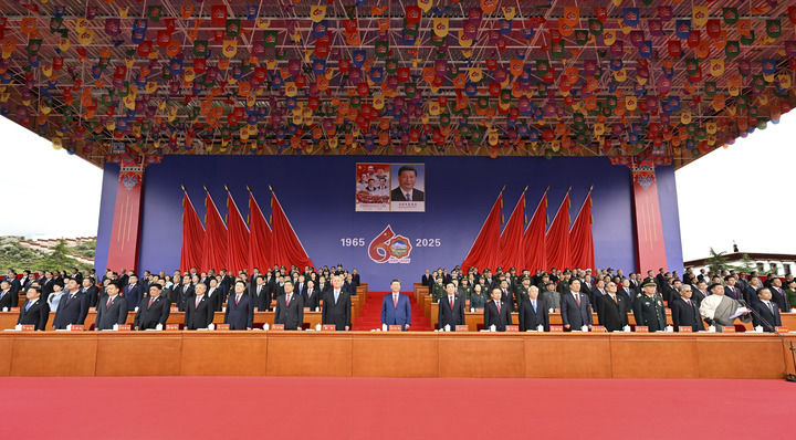 西藏自治区成立60周年庆祝大会隆重举行习近平出席大会